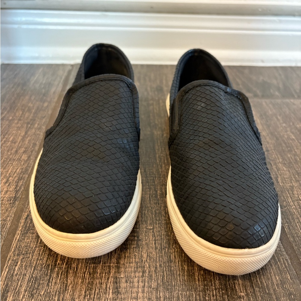 Express Black Textured Woman’s Slip On shoes / Size 7